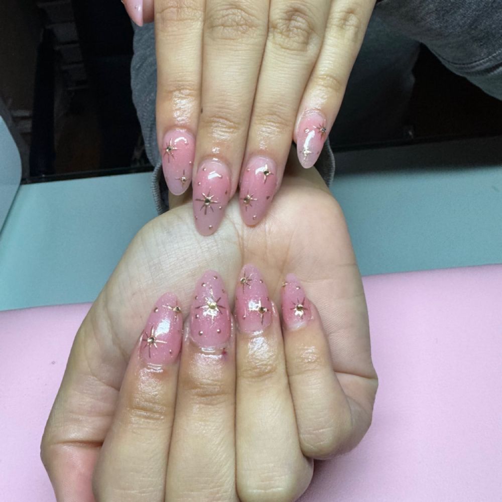 Leslie Does Nails nail work in Tracy, example 1